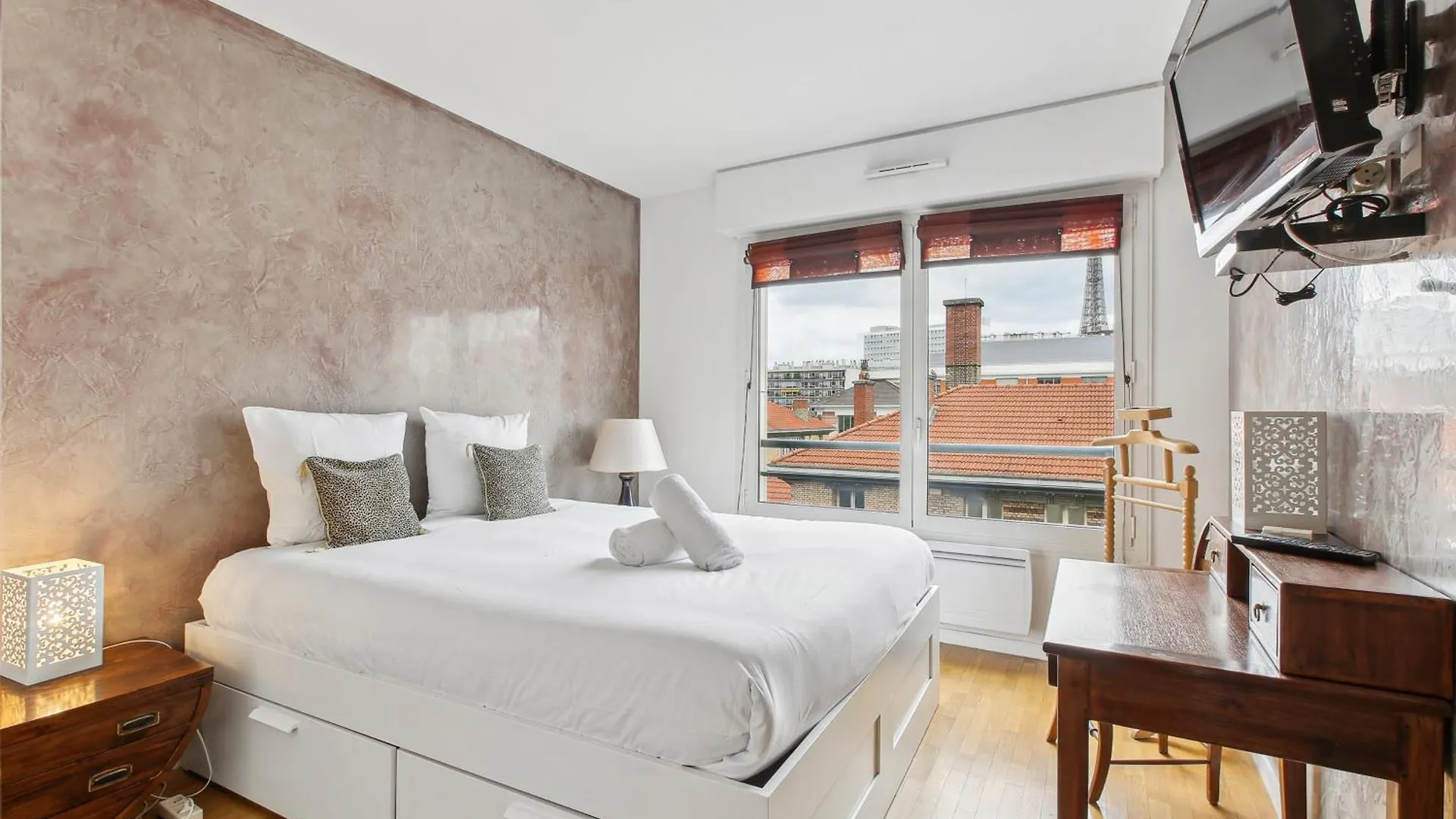 Proche De La Tour Eiffel Aparthotel *